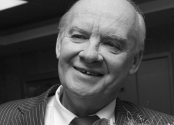 «Ощущаем его живое присутствие»: Александра Пахмутова трогательно вспомнила умершего супруга