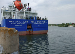 Под Волгоградом теплоход протаранил ворота шлюза Волго-Донского канала