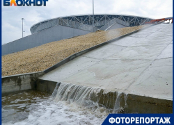 Легенда ЧМ-2018 снова не «пережила» дождь: склон «Волгоград Арены» осыпался