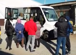 Волгоградский облздрав объяснился за вакцинацию в автобусе на рынке