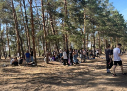 Пепелище и горы мусора оставили после себя волгоградские студенты после празднования Дня знаний на святом месте 