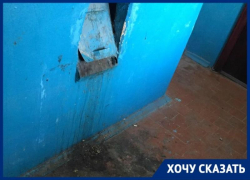 Общежитие с одной большой «мусоркой» в Тракторозаводском районе показал волгоградец