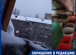 Сахарный пакет и доски вместо крыши полгода пытают жителей четырёхэтажки в Волгограде
