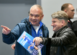  Легенда «Ротора» Валерий Есипов засветился на гандбольном матче в Волгограде