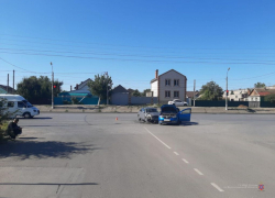 Два человека пострадали в ДТП с иномарками на перекрестке в Волжском