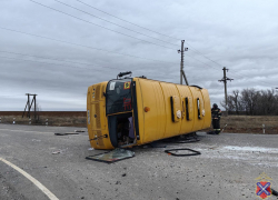 Выживших детей спасают после смертельного ДТП со школьным автобусом под Волгоградом
