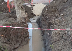 «Бросили яму – теперь под домом бассейн»: волгоградец показал ужасы ремонта на объекте культурного наследия