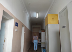 Беременные лежат в коридоре: что творится в ковидном роддоме Волгограда