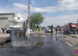 Люди вырвались из горящего УАЗа после массового ДТП в центре Волгограда