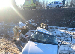 Волгоградка из разорванной легковушки погибла в ДТП с нефтевозом