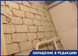 В многоквартирном доме Волгограда рушатся стены