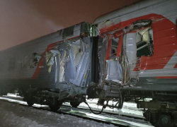 Грузовик протаранил поезд с пассажирами Нижневартовск – Волгоград