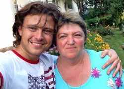 Прохор Шаляпин собрался перевезти маму из Волгограда в Москву для присмотра за его детьми 