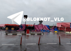 «От цирка остались щепки»: разнесенный волгоградским ураганом шапито порезали на металл