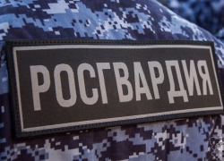 В Волгоградской области росгвардеец изнасиловал сослуживца бутылкой