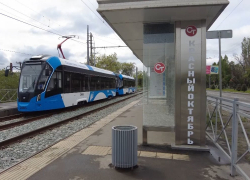 Школьники с молотком на кураже разбили три остановки СТ в Волгограде