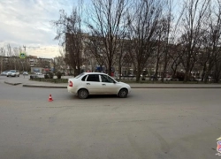 Двух человек сбил за рулем Lada  19-летний на юге Волгограда