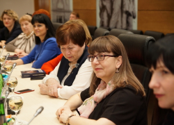  Татьяна Гензе в одной и той же блузке ходит по всем праздничным мероприятиям