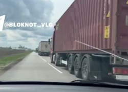 Фуры парализовали волгоградскую трассу 1 мая после введения запрета