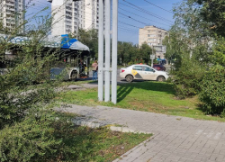 В Волгограде на Спартановке столкнулись новый троллейбус и такси