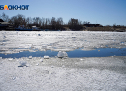 Мужчина провалился под лед под Волгоградом