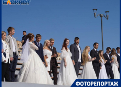 Волгоградские невесты удивили черными туфлями и готовностью пожертвовать здоровьем ради красоты