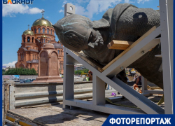 В центре Волгограда демонтировали памятник Александру Невскому