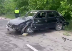 Не справился с управлением и погиб водитель ВАЗа на волгоградской трассе