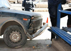 Нива влетела в автобусную остановку под Волгоградом: 1 в больнице
