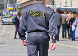 Волгоградский полицейский стал жертвой нападения преступника ﻿