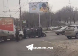 Массовое ДТП стало причиной утренней мощной пробки в Волгограде: видео