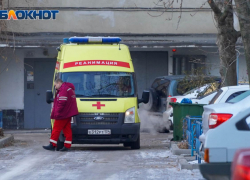 С ледяной горки ребенок влетел под колеса машины в Волгограде