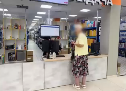 "Волгоградцы, я вас ненавижу всех, я родилась в Германии": скандал в магазине техники попал на видео 