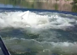 Пугающее видео с огромной водяной воронкой сняли под Волгоградом