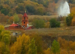 В пойме реки Царица в Волгограде забил незапланированный фонтан