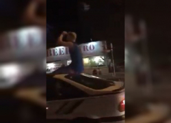 Поездка волгоградца на крыше машины по оживленной трассе попала на видео