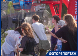 Жажда праздника оказалась сильнее адской жары на юге Волгограда: включили вентиляторы на улице