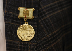 Волгоградские депутаты скромно умолчали о получении памятных знаков губернатора 