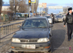 В Волгограде лихач на Toyota Camry сбил 5-летнего ребенка и двоих взрослых на «зебре» 
