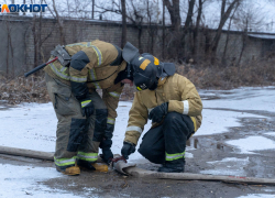 Тело мужчины нашли в сгоревшем автомобиле под Волгоградом  — видео