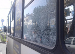 Автобус № 25 расстреляли на западе Волгограда 