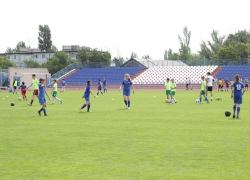В Волгограде профессиональные футболисты провели мастер-класс для подростков