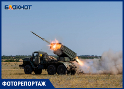 Ведение огня из реактивных систем на Прудбое в Волгоградской области в объективе фотографа