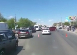 Иномарки разорвало в жуткой аварии на СХИ в Волгограде 