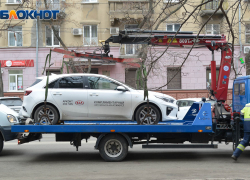 Эвакуаторы вовсю орудуют в центре Волгограда