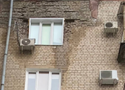 Дом уникальной застройки 50-х разрушается в центре Волгограда