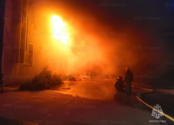 Мебельных цех под Волгоградом тушили около четырех часов