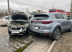 Три человека попали в больницу после массового ДТП под Волгоградом