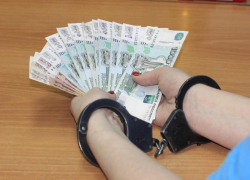 Сотрудника волгоградского вуза обвинили в хищении 1,5 млн рублей