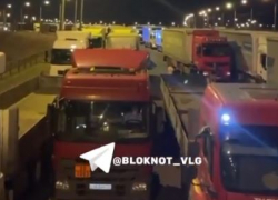 Фуры заблокировали ночью  въезд в Волгоград 